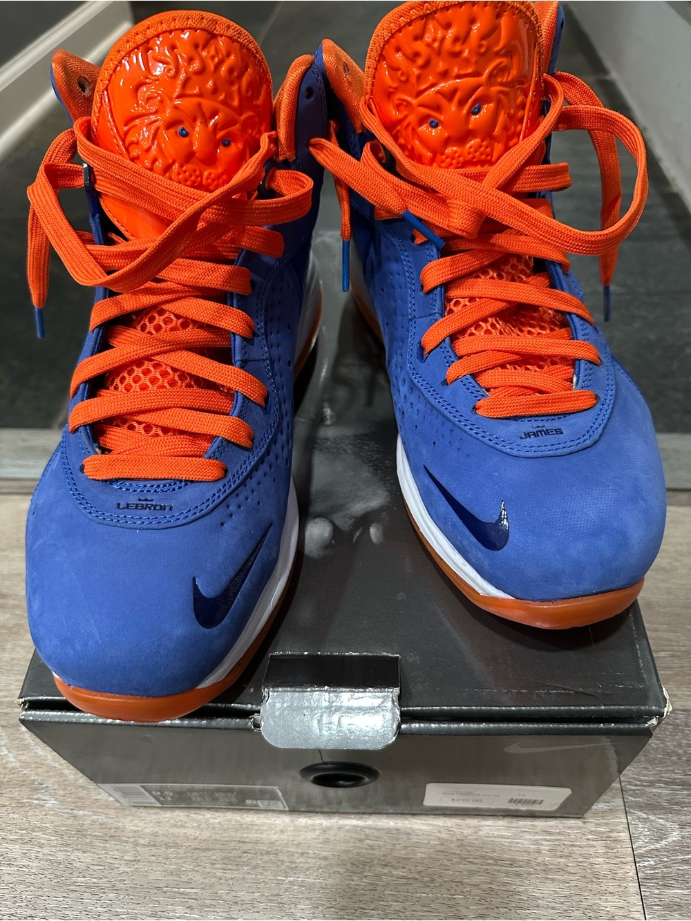 Pre owned AUTHENTIC  men size 9.5 Nike
LeBron 8 QS "Hardwood Classic"